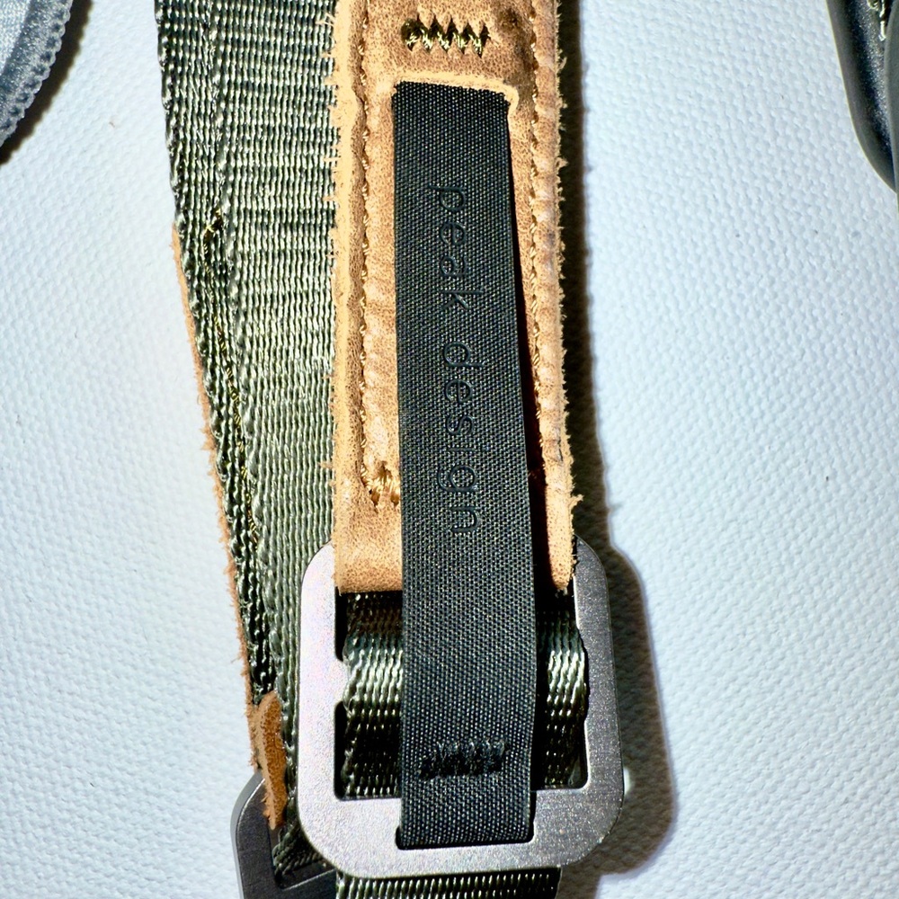 Peak Design Leash in Sage - Picture 4 of 5